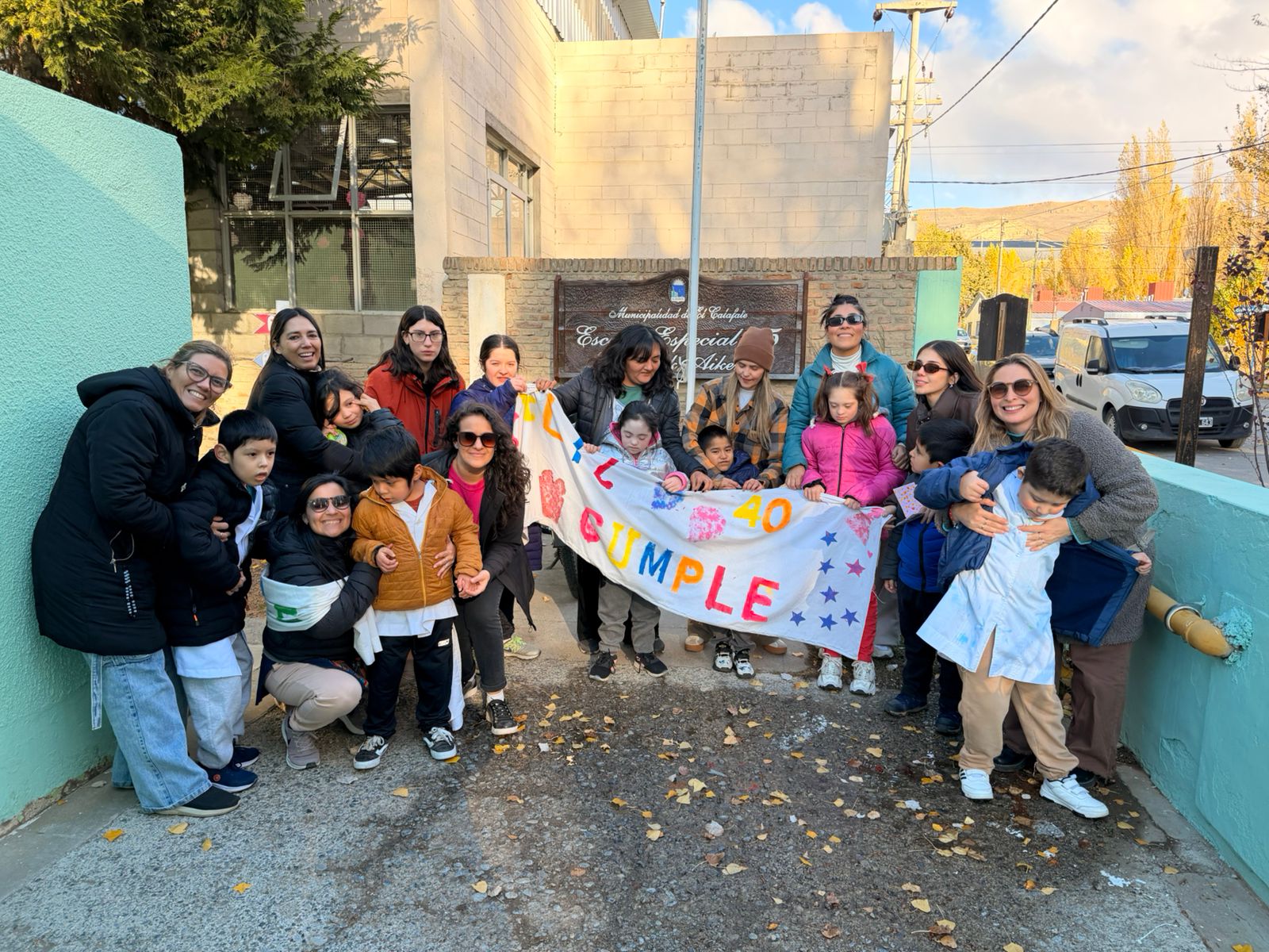 Docentes y estudiantes durante la panfleteada