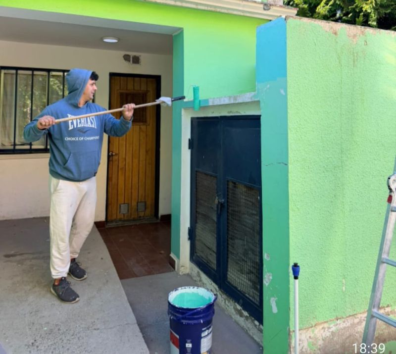 Pintando el cartel