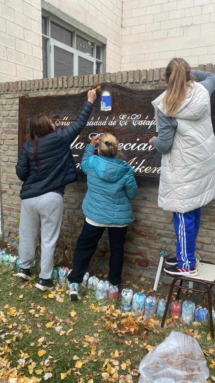 Pintando el cartel histórico